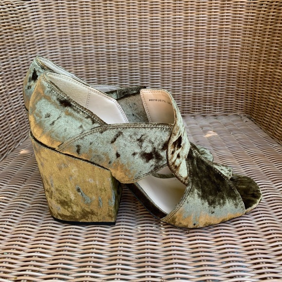 Cabi Interblock Heels #6016 - Picture 2 of 5